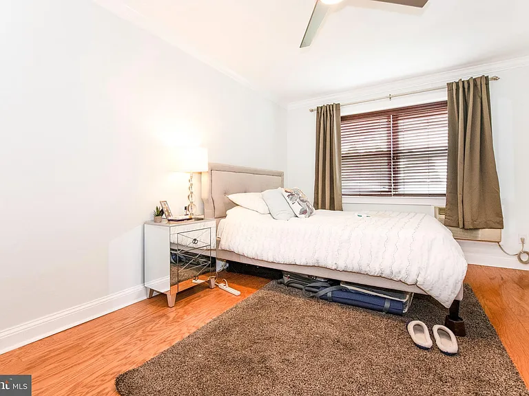 7036 Strathmore St #211 — Photo 28