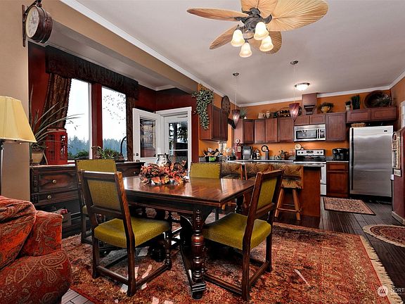 4th image of 2141 E Timberlake West Dr