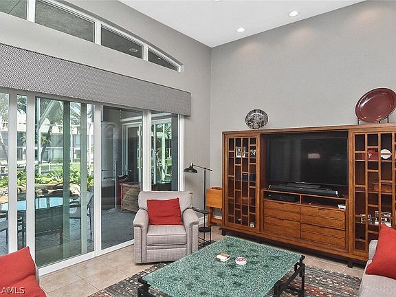4th image of 4901 SW 9th Pl