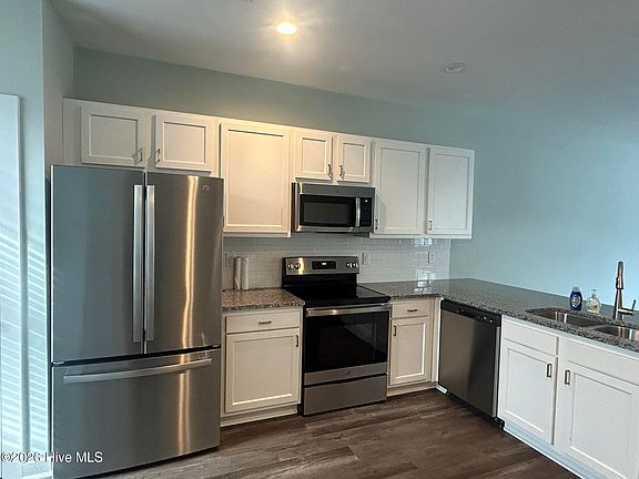 4th image of 611 Windsurfing Ln