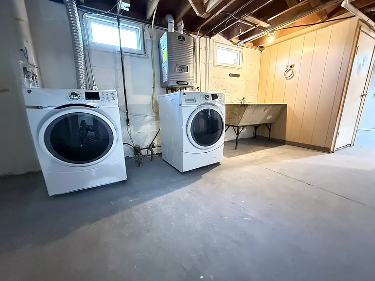 895 Russell St — Photo 17