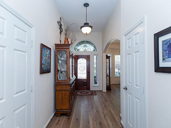 3rd image of 6111 Wickshire Dr