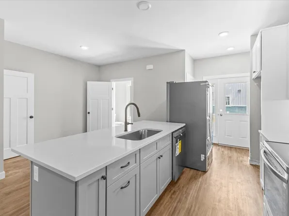 23 Gardner Lane, Waterbury, VT 05676