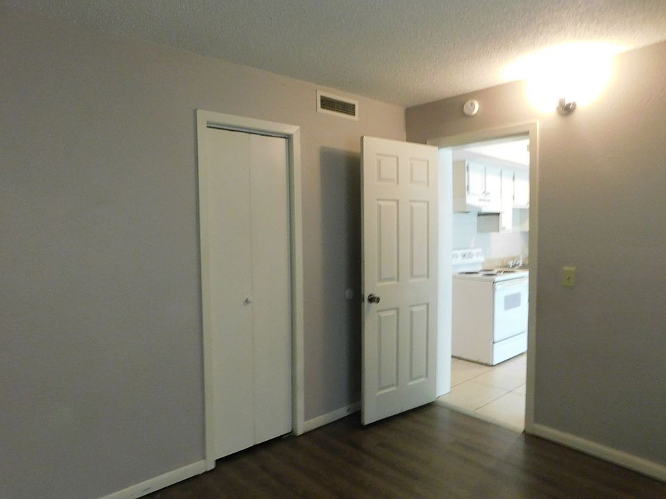 Broadview Apartments 236 Broadview St El Dorado KS Zillow