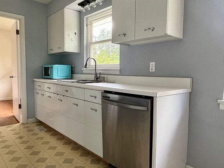 432 Manchester Dr — Photo 3