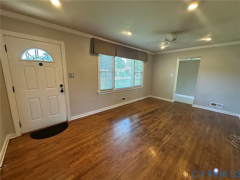 9004 Sparrow Dr — Photo 2