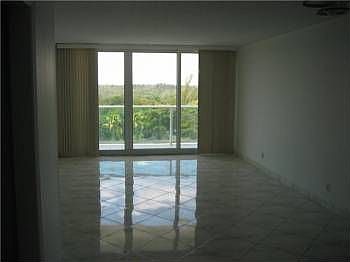 2nd image of 100 Bayview Dr #619