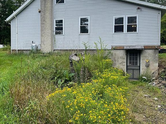 3rd image of 2194 Creek Rd