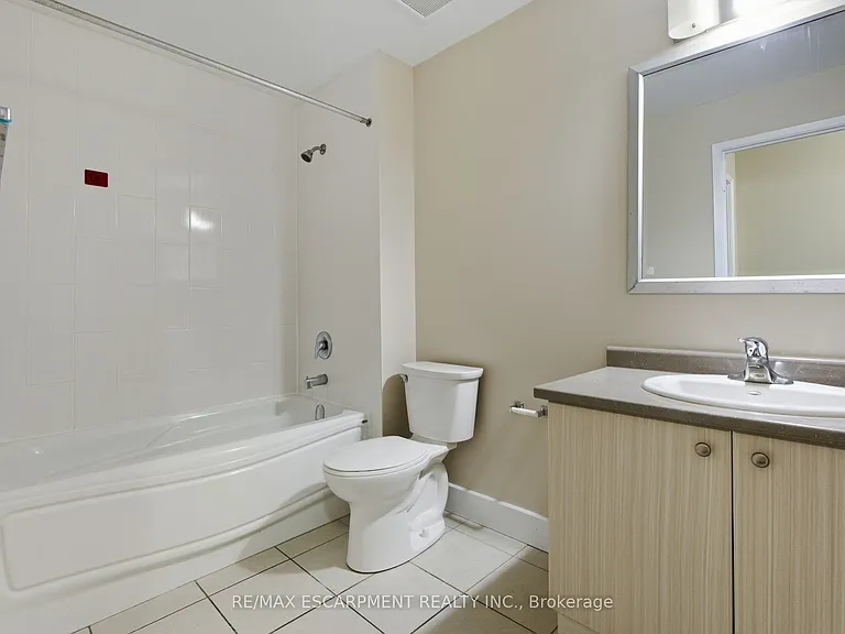 149 Main St W #203 — Photo 15