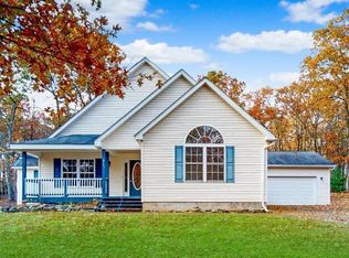 275 Water Forest Dr, Dingmans Ferry, PA 18328