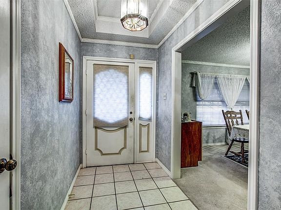4th image of 930 Creekbend Cir