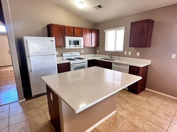 5th image of 830 Prairie Sage Ct SW