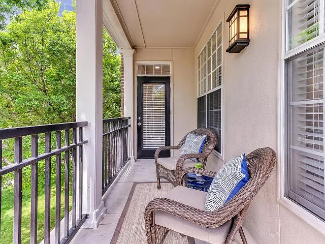 27 Lincoln Park Dr — Photo 3