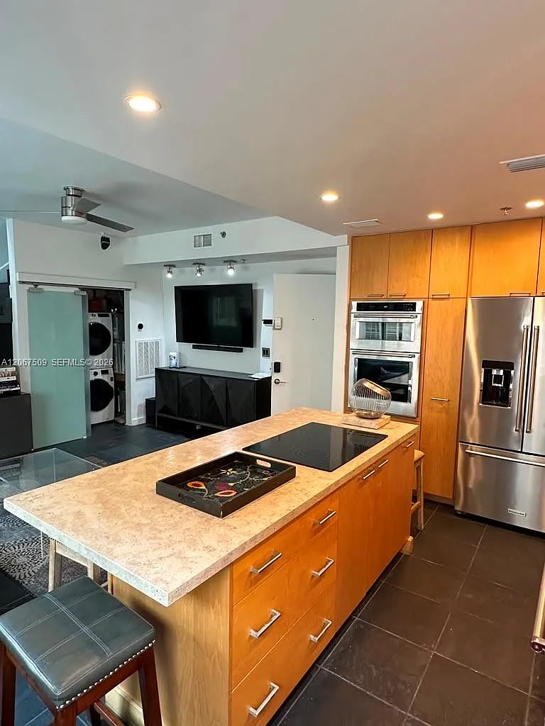 The Lincoln Condo — Photo 1