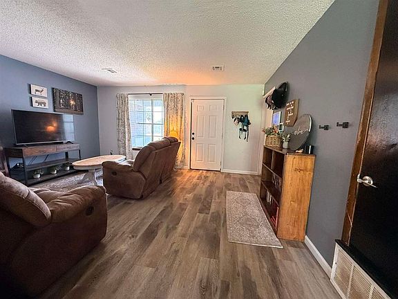 4th image of 128 NE English St