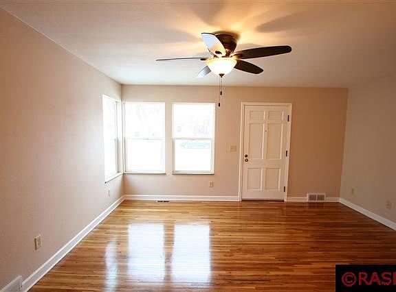 3rd image of 520 Moreland Ave