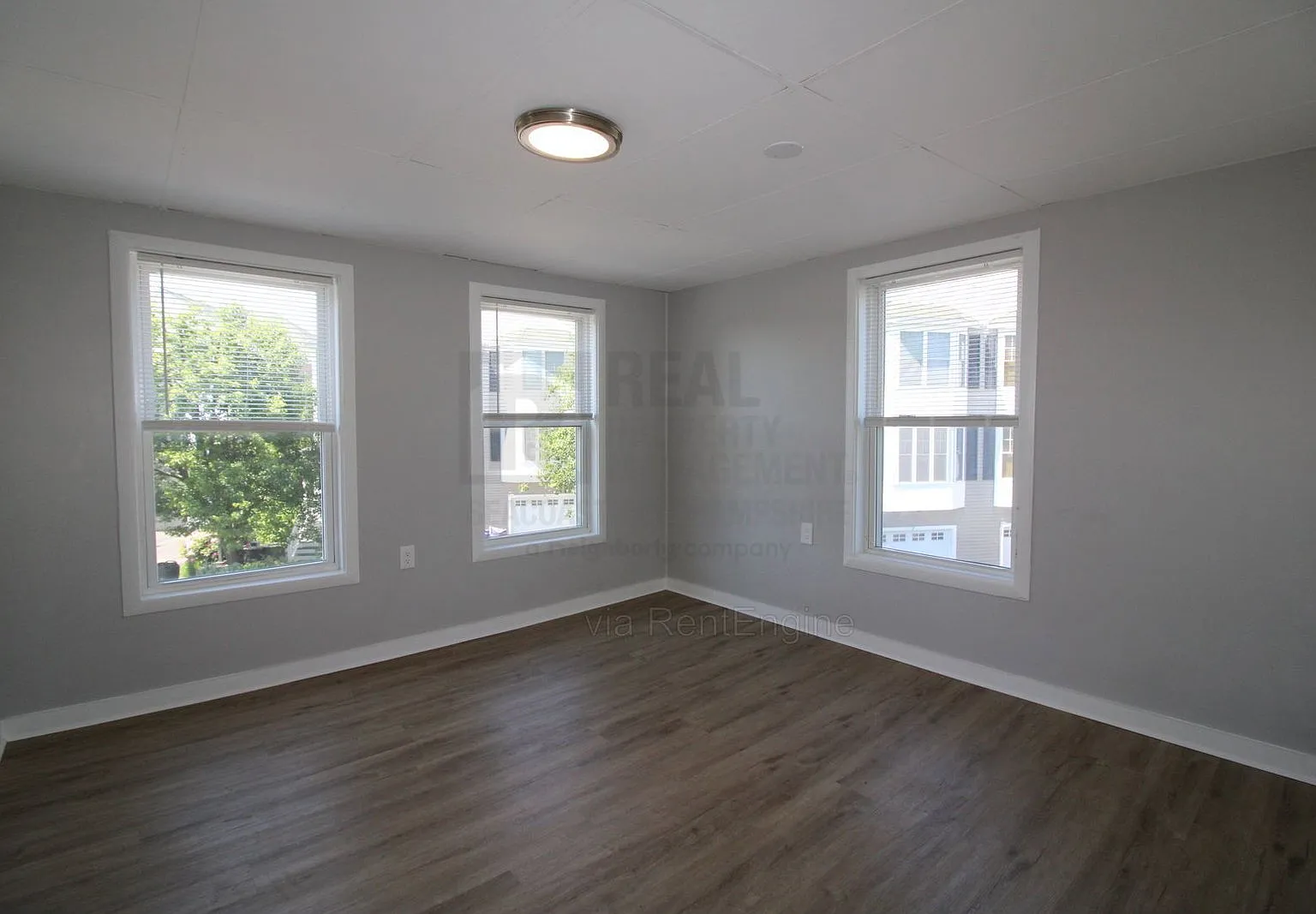 3 bed, 1.0 bath, 1200 sqft, $2,495 — Photo 4