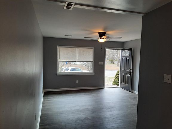 3rd image of 109 Monarch Dr