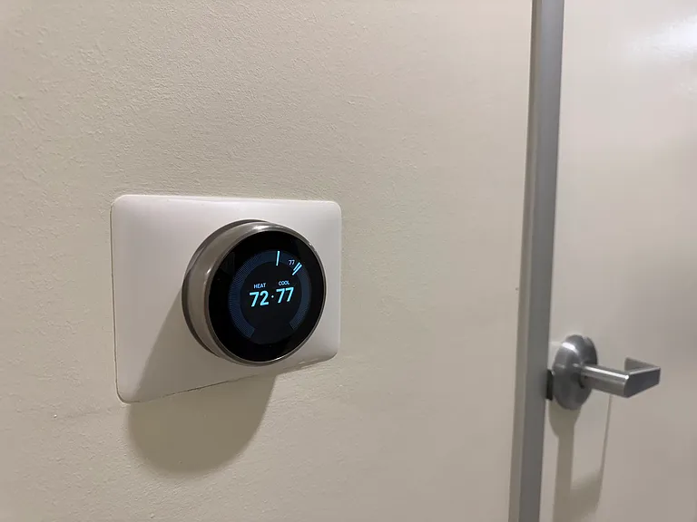 Nest heating/cooling
