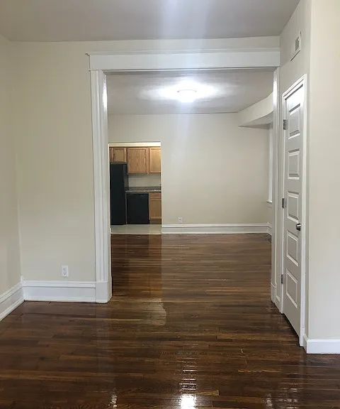 West Grace Apts — Photo 12