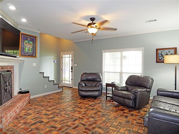 3rd image of 711 Whitfield Dr