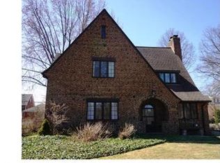 3028 Woodbury Rd, Shaker Heights, OH 44120