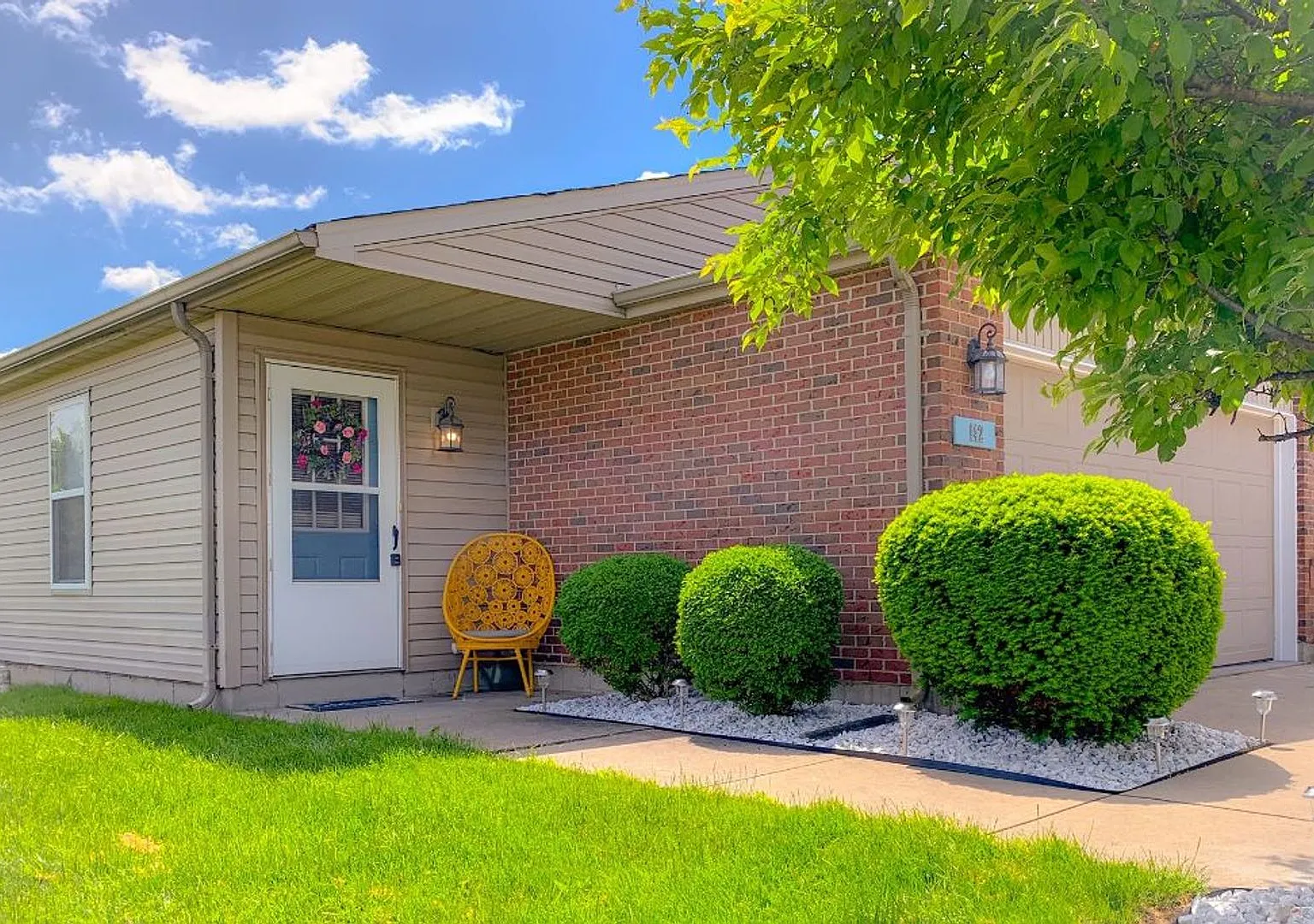 Short Term furnished rental available month to month — Photo 1