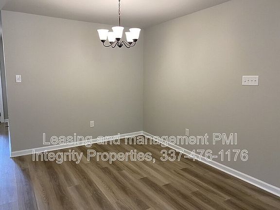3rd image of 300 Armstrong Dr