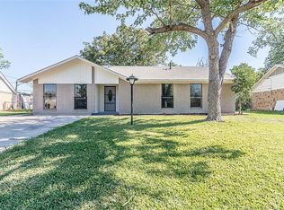 2524 Mossglen Dr, Dallas, TX 75227