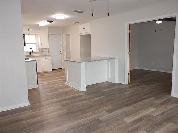 2nd image of 910 S Bowie Dr