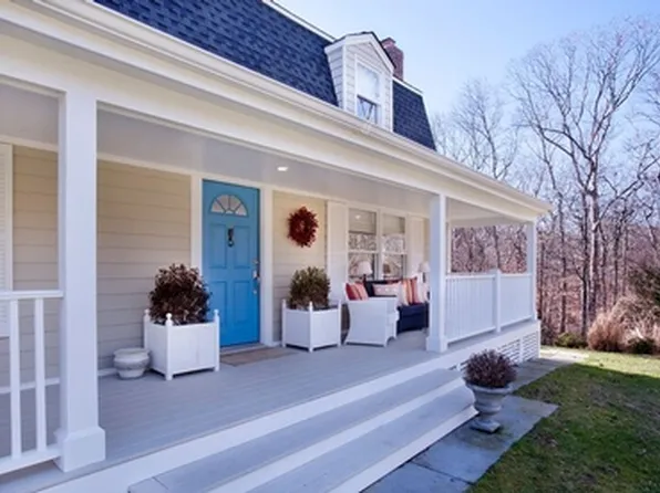 https://photos.zillowstatic.com/fp/8f10270dcf54d760f7a83413a7787ade-p_e.webp