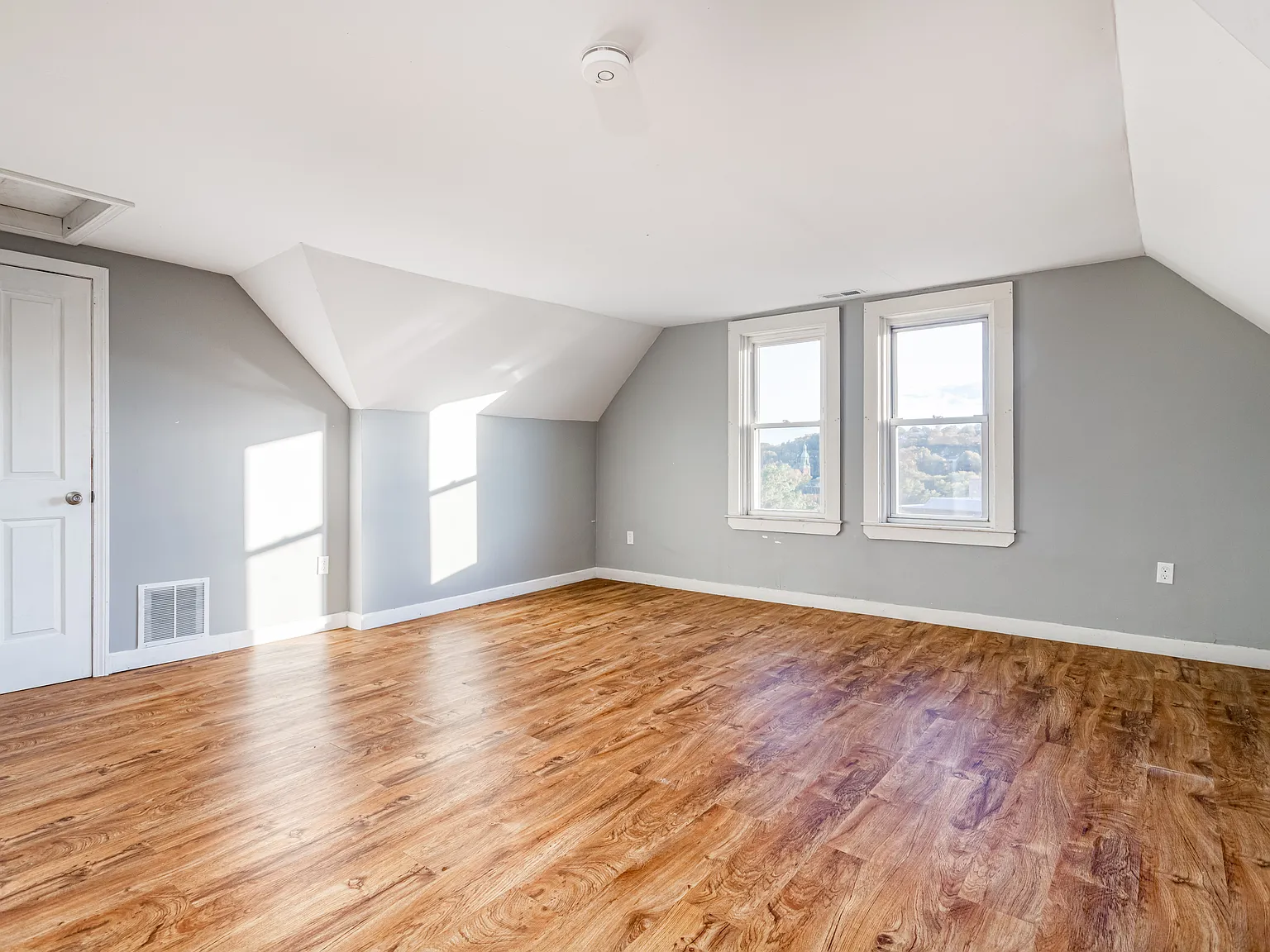 2 bed, $1,650 — Photo 2