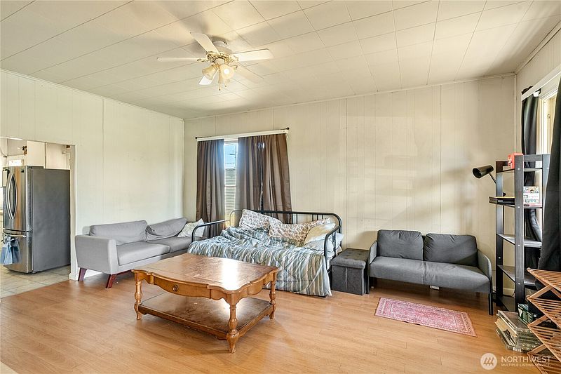 5th image of 1008 W Wishkah Street