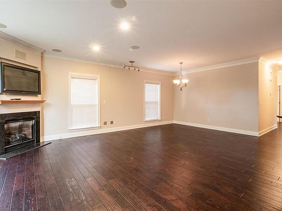 5th image of 7044 Dartmouth Ave #1F