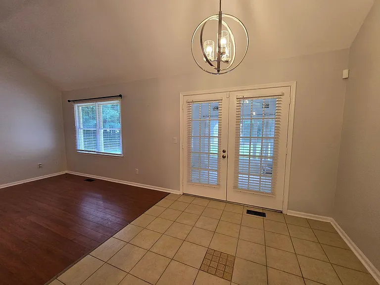 109 Stacie Dr — Photo 4