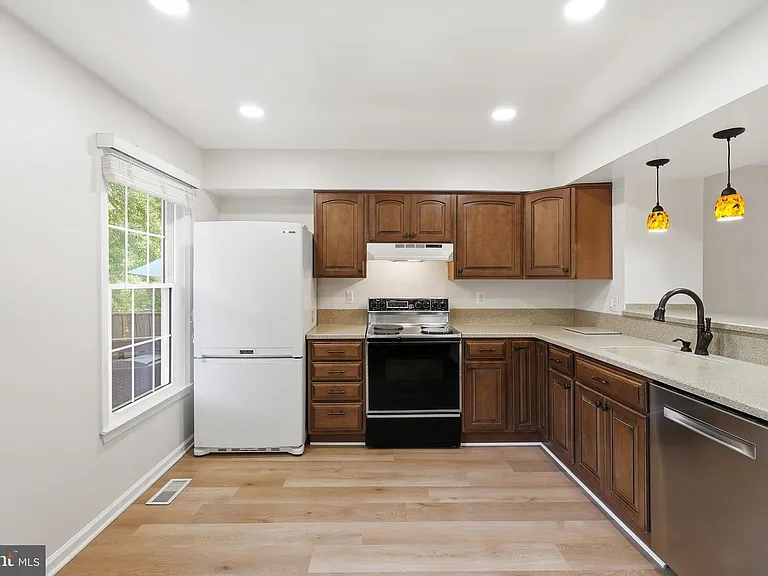 7691 Northern Oaks Ct — Photo 14