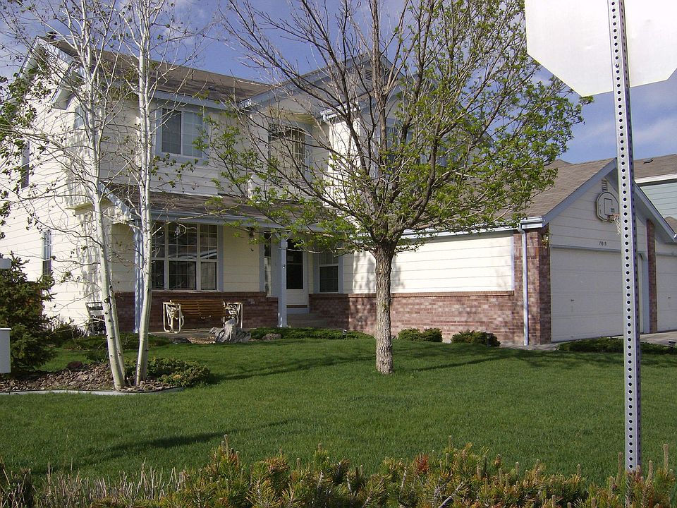 Corner lot, 3car garage