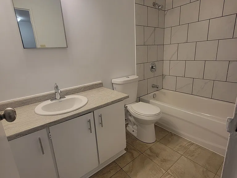 645 Glengarry Blvd — Photo 11