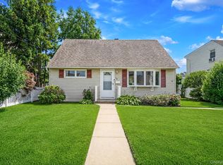 112 Franklin Pl, Massapequa, NY 11758