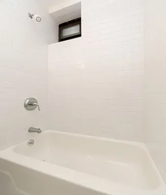 Rented by Icon Realty Management | media 9