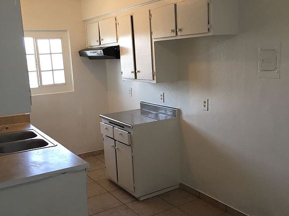 4th image of 607 E 109th Pl Unit 6