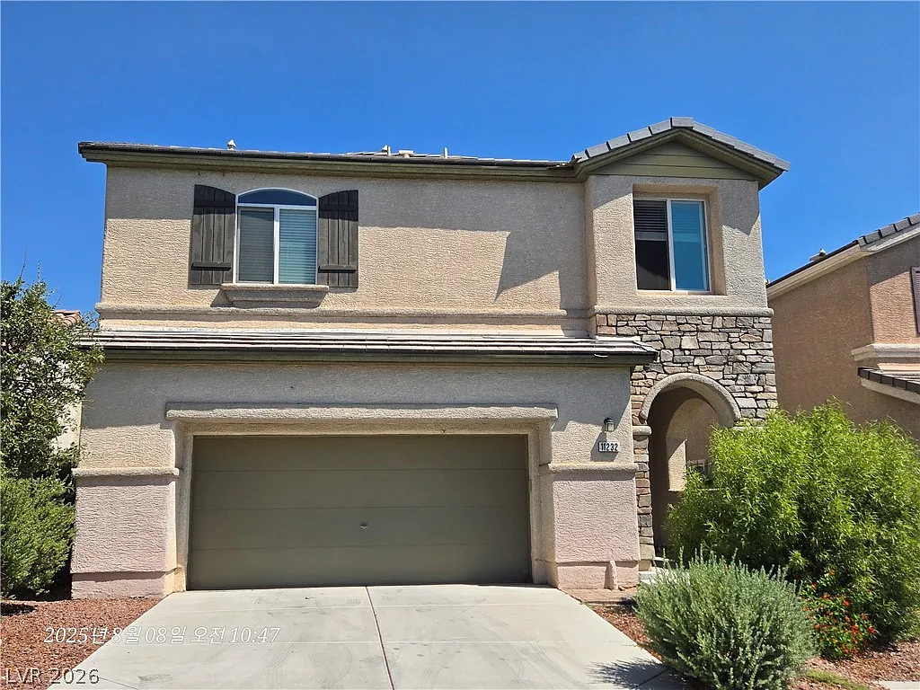 3 bed, 2.5 bath, 2031 sqft, $2,200 — Photo 1