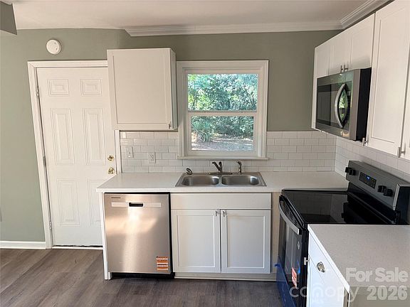 5th image of 107 Berry St