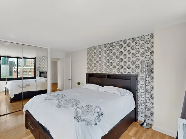 200 Rector Pl APT 14L, New York, NY 10280