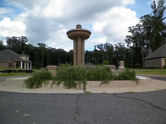 2nd image of 110 Versailles Blvd