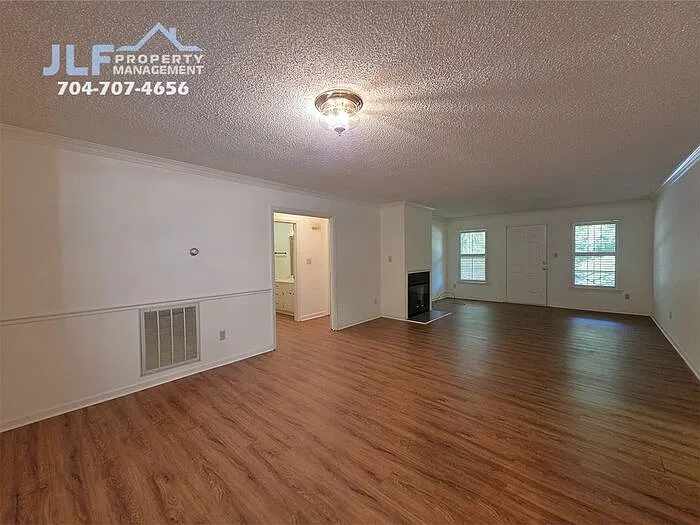 3 bed, 2.0 bath, 1733 sqft, $1,800 — Photo 2