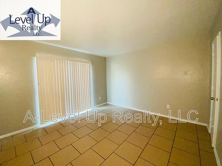 1850 N 5th Ave — Photo 8