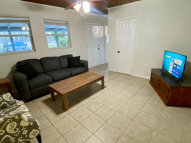 310 Washington Ave — Photo 2