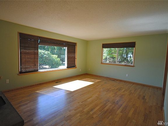 3rd image of 2415 172nd St E