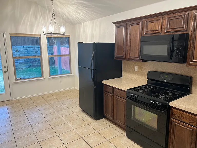 2956 Stockton St — Photo 5